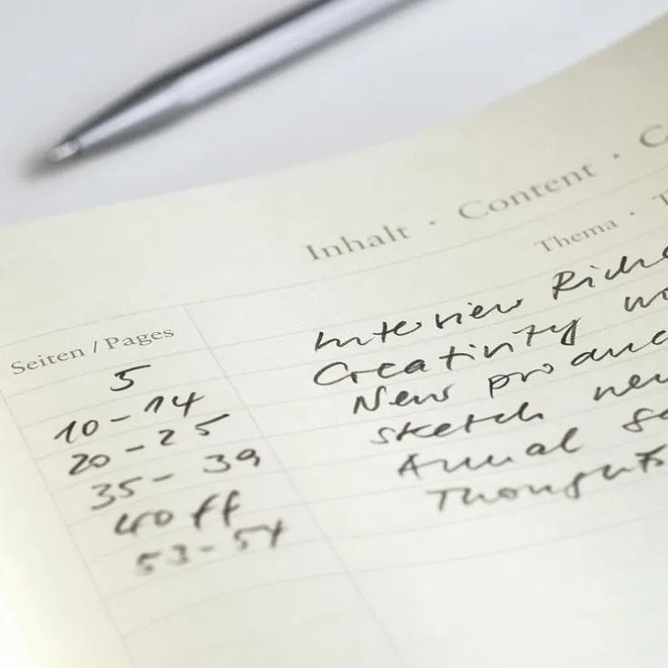 Anteckningsbok A4+ Leuchtturm1917 slim olinjerad Port Red