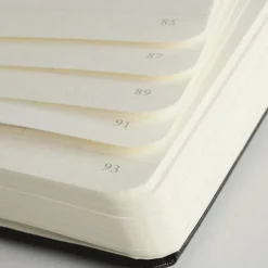 Anteckningsbok A4+ Leuchtturm1917 slim olinjerad Navy