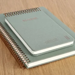 Anteckningsbok A4 linjerad spiral aloe vera