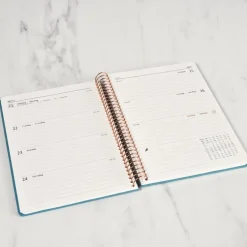 Kalender 2025 A5 vecka/uppslag blå