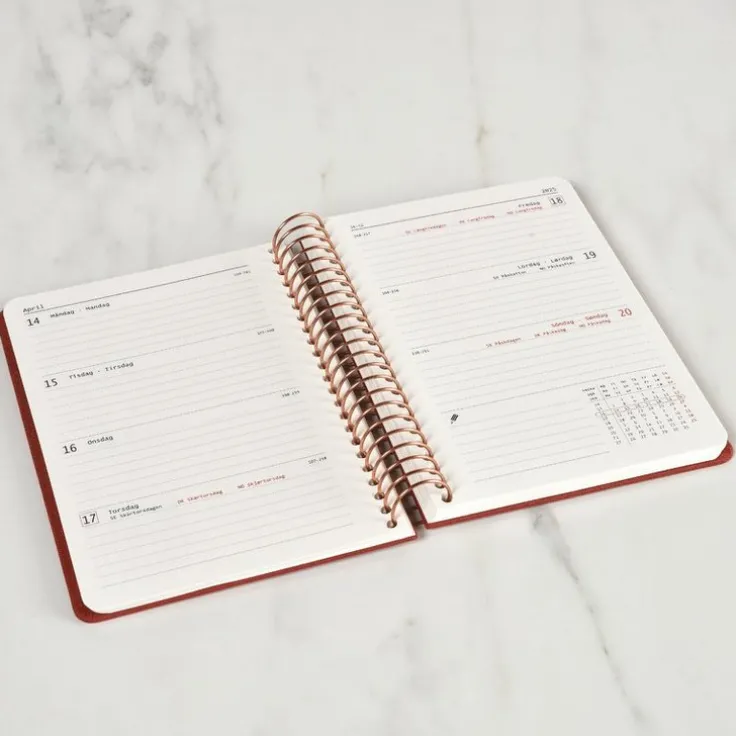 Kalender 2025 A6 vecka/uppslag orange